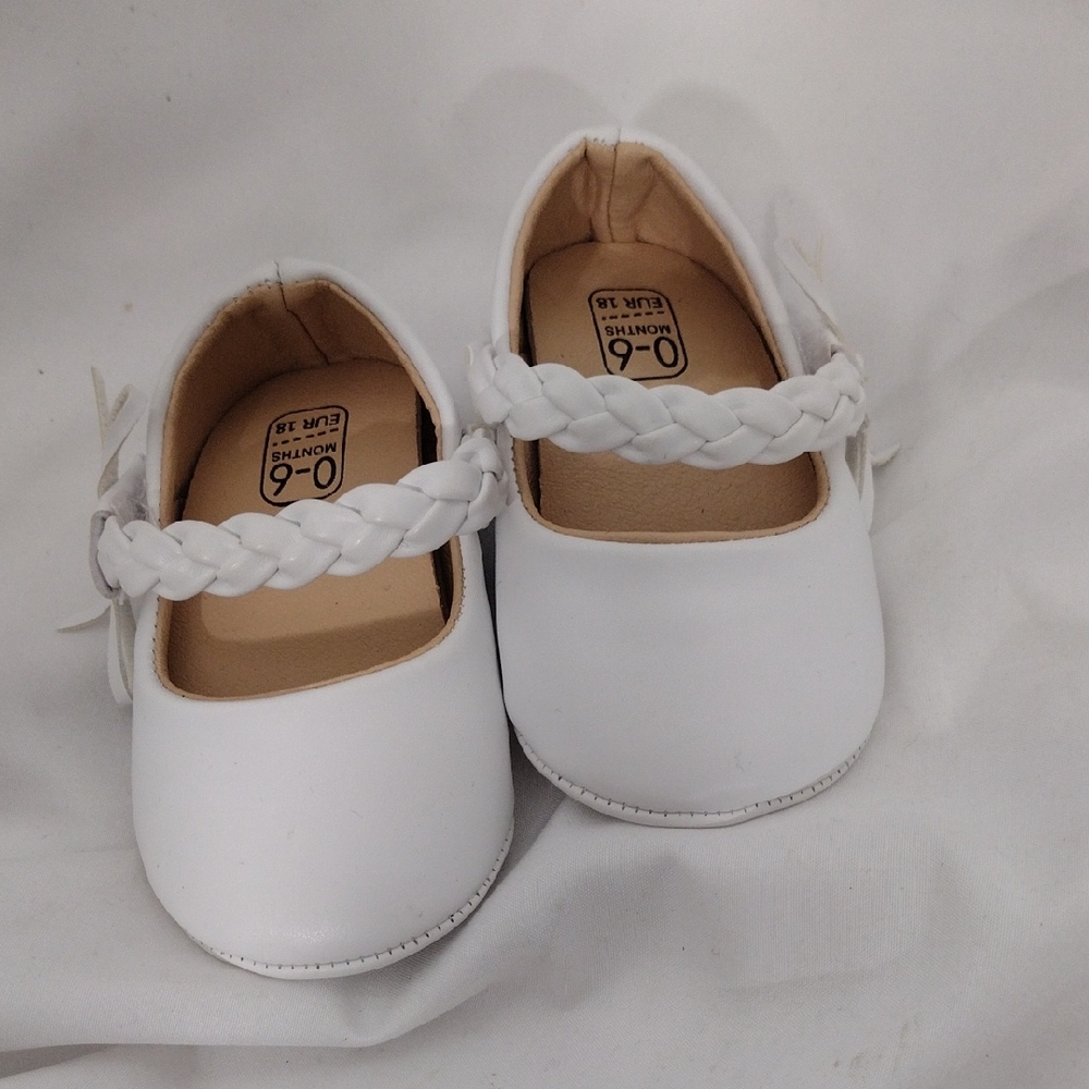 EUC White Baby Girl First Walkers with Braided Strap Size 0-6 Month